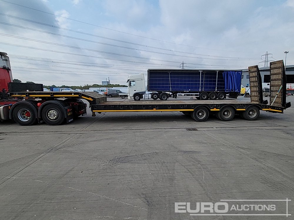 2001 Dennison Trailers Tri Axle Step Frame Low Loader, Hydraulic Ramps, Out Riggers - סמיטריילר עם מטען נמוך: תמונה 2 2001 Dennison Trailers Tri Axle Step Frame Low Loader, Hydraulic Ramps, Out Riggers - סמיטריילר עם מטען נמוך: תמונה 2