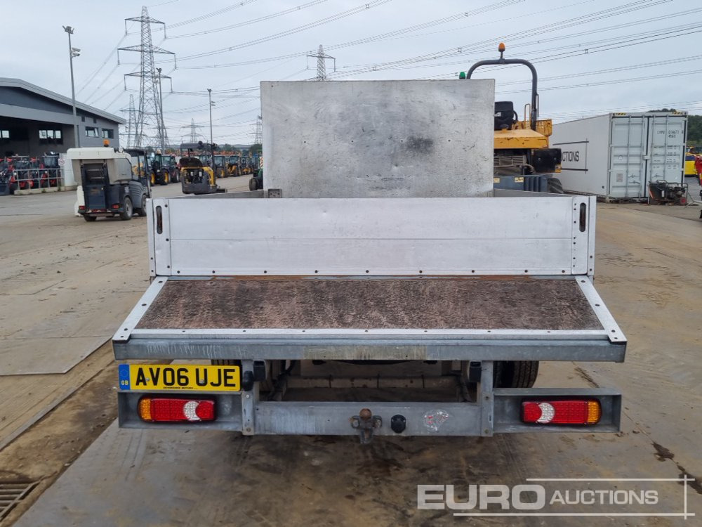 2006 Ford Transit 350 - כלי רכב מסחרי במיטה שטוחה: תמונה 4 2006 Ford Transit 350 - כלי רכב מסחרי במיטה שטוחה: תמונה 4