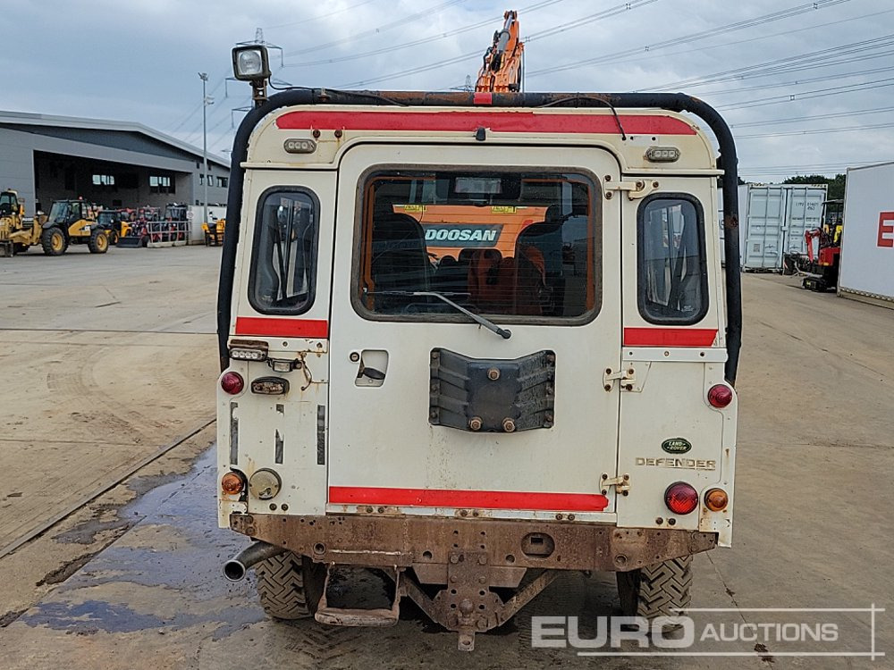 2008 Land Rover Defender - SUV: תמונה 4 2008 Land Rover Defender - SUV: תמונה 4