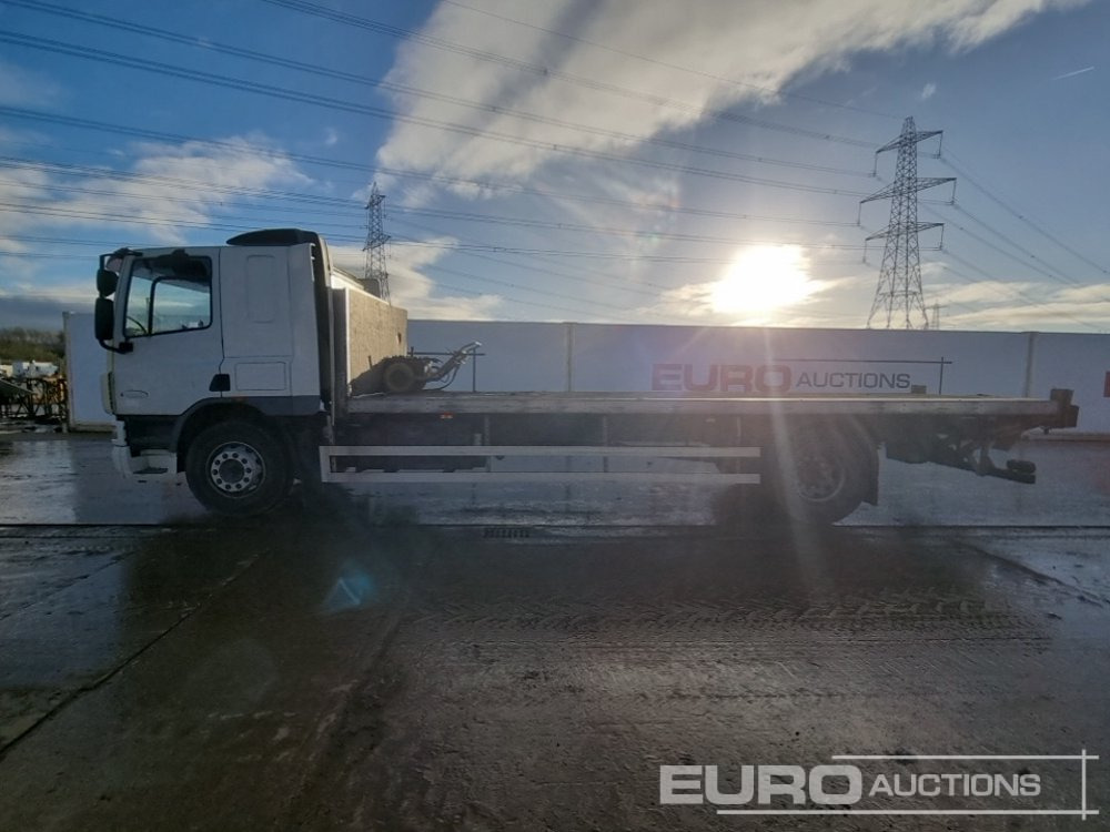 2010 DAF CF65.250 - משאית צד נופל/ שטוחה: תמונה 2 2010 DAF CF65.250 - משאית צד נופל/ שטוחה: תמונה 2