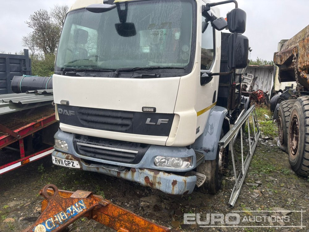 2011 DAF LF55-220 - משאית צד נופל/ שטוחה: תמונה 1 2011 DAF LF55-220 - משאית צד נופל/ שטוחה: תמונה 1