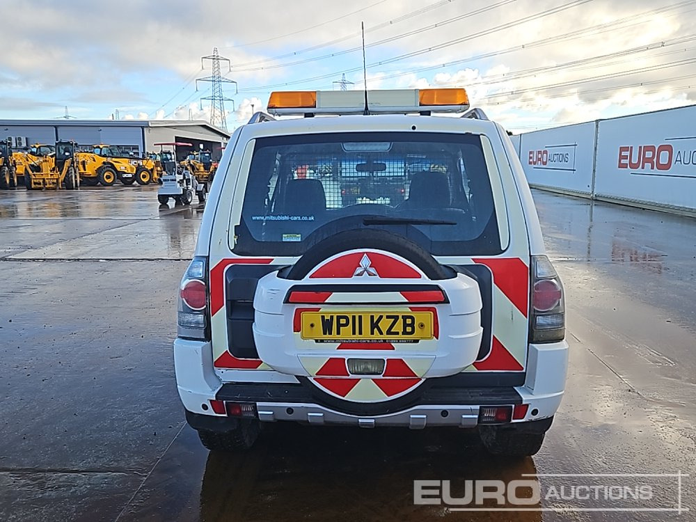 2011 Mitsubishi Shogun - SUV: תמונה 4 2011 Mitsubishi Shogun - SUV: תמונה 4