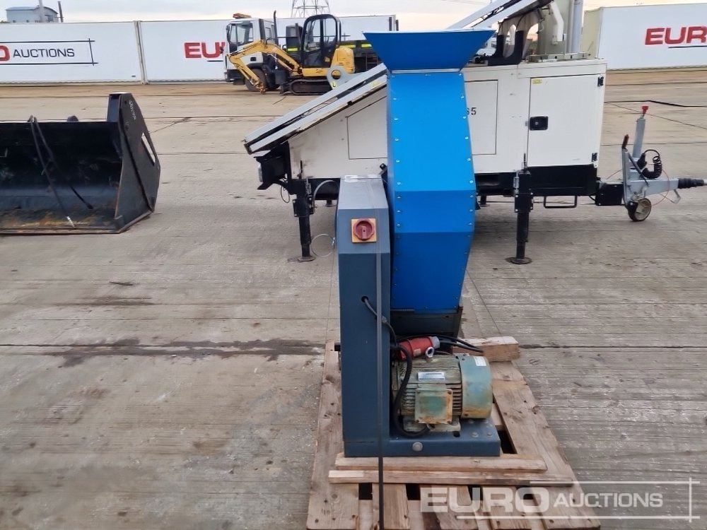 2011 Sintd TG-1821 415 Volt Recycling Granulator - ציוד בנייה: תמונה 4 2011 Sintd TG-1821 415 Volt Recycling Granulator - ציוד בנייה: תמונה 4