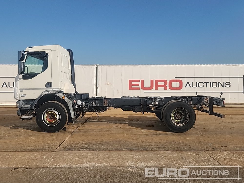 2012 DAF LF55-220 - משאית עם שלדת תא: תמונה 2 2012 DAF LF55-220 - משאית עם שלדת תא: תמונה 2