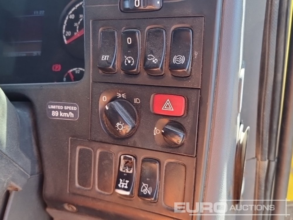משאית דילוג העמסה 2012 Scania P230: תמונה 41