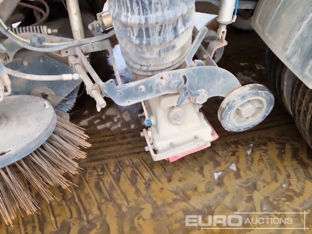 מטאטא כבישים 2013 DAF LF55.220: תמונה 17