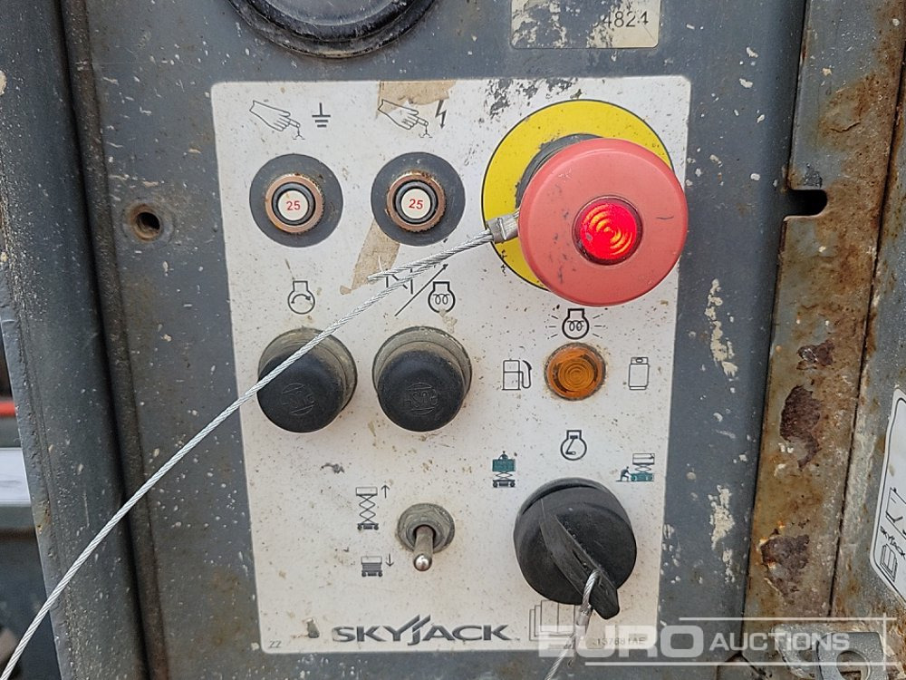 פלטפורמה אווירית 2014 SkyJack SJ6832RT: תמונה 33