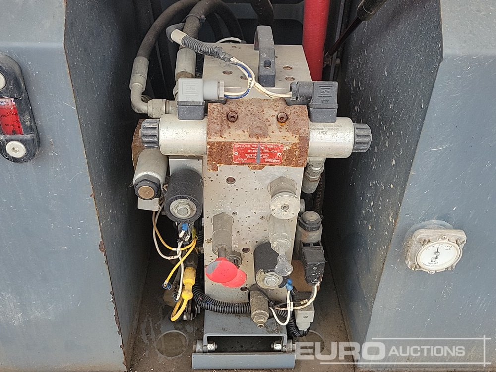 פלטפורמה אווירית 2014 SkyJack SJ6832RT: תמונה 22