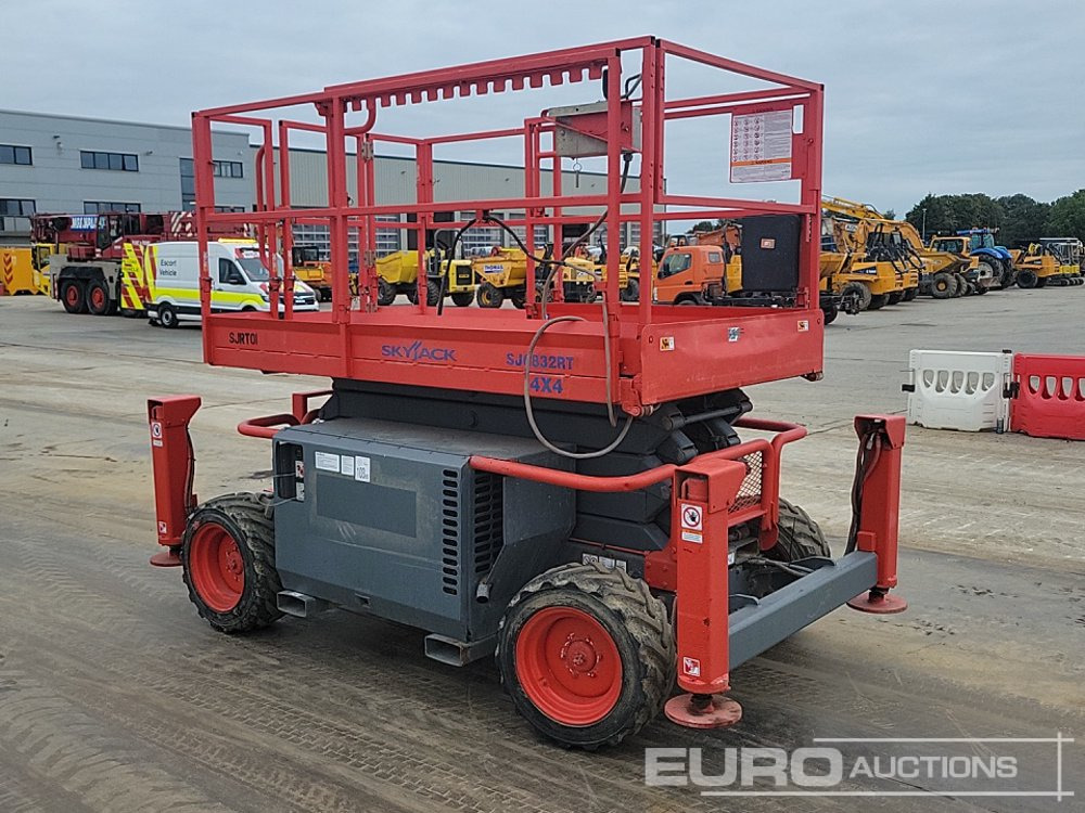 פלטפורמה אווירית 2014 SkyJack SJ6832RT: תמונה 7