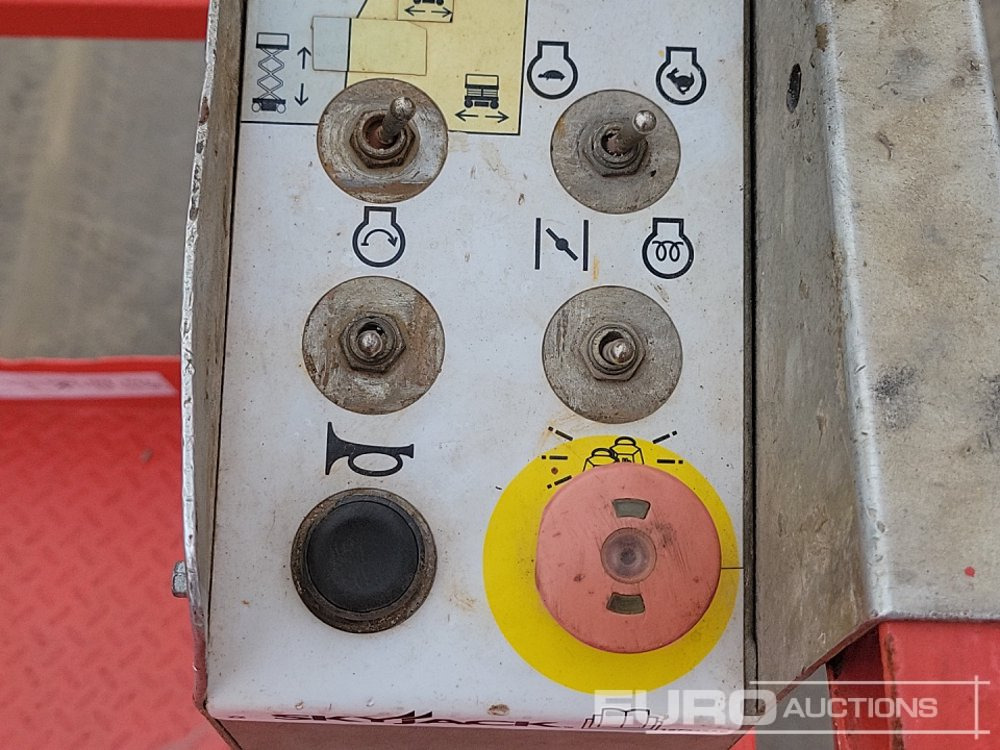 פלטפורמה אווירית 2014 SkyJack SJ6832RT: תמונה 31