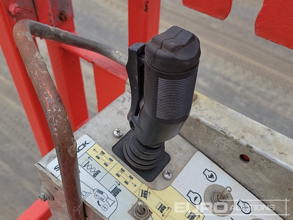 פלטפורמה אווירית 2014 SkyJack SJ6832RT: תמונה 32
