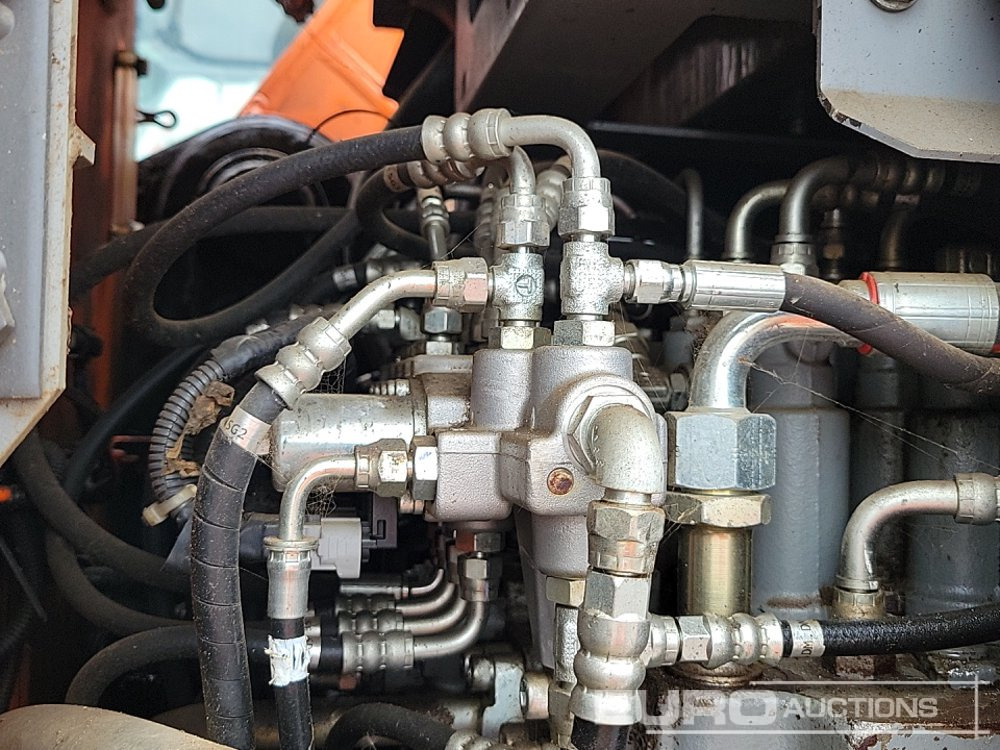 מחפר סורק 2017 Hitachi ZX225USRLC-6: תמונה 34