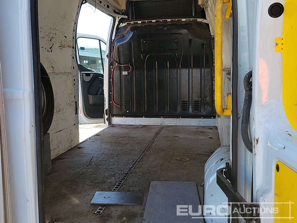 כלי רכב מסחרי 2017 Vauxhall Movano: תמונה 16
