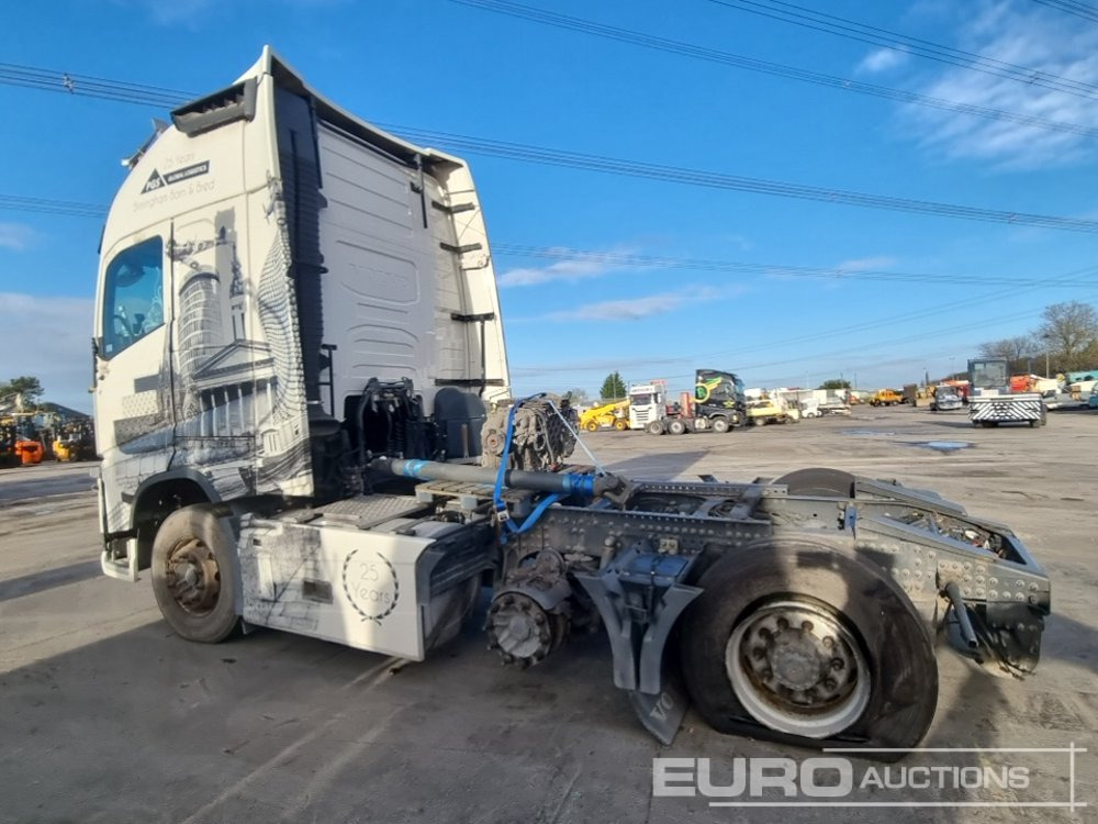 2017 Volvo 6x2 Mid Lift, 3 Way Camera, A/C, Automatic Gearbox - מכונות אחרות: תמונה 2 2017 Volvo 6x2 Mid Lift, 3 Way Camera, A/C, Automatic Gearbox - מכונות אחרות: תמונה 2