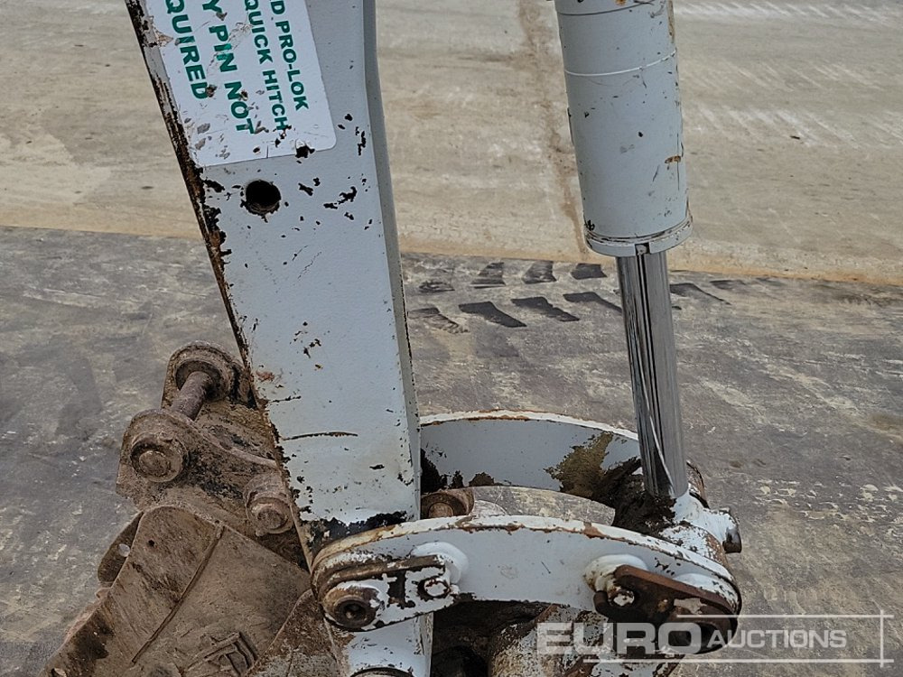 מיני מחפר 2018 Takeuchi TB216: תמונה 30