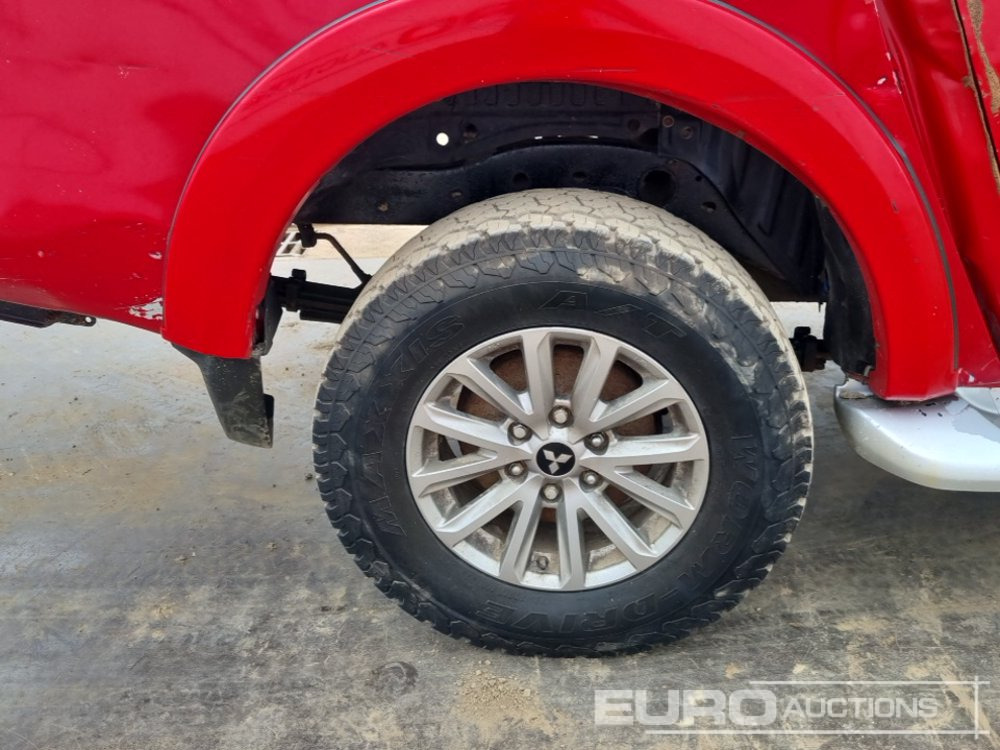 טנדר 2019 Mitsubishi L200: תמונה 11