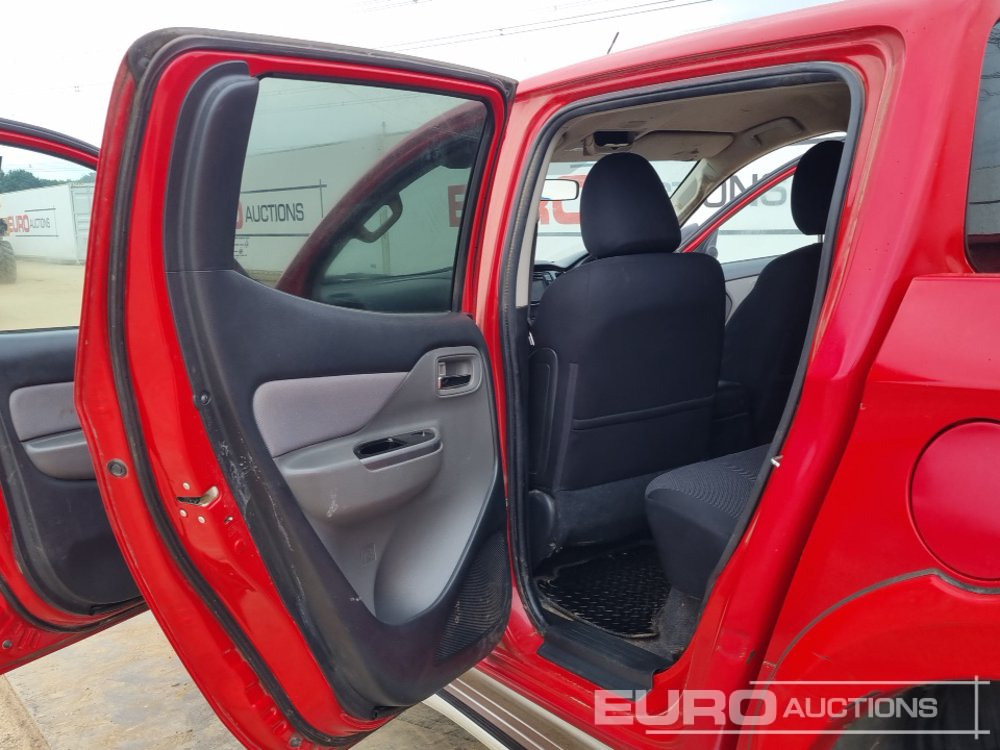 טנדר 2019 Mitsubishi L200: תמונה 16