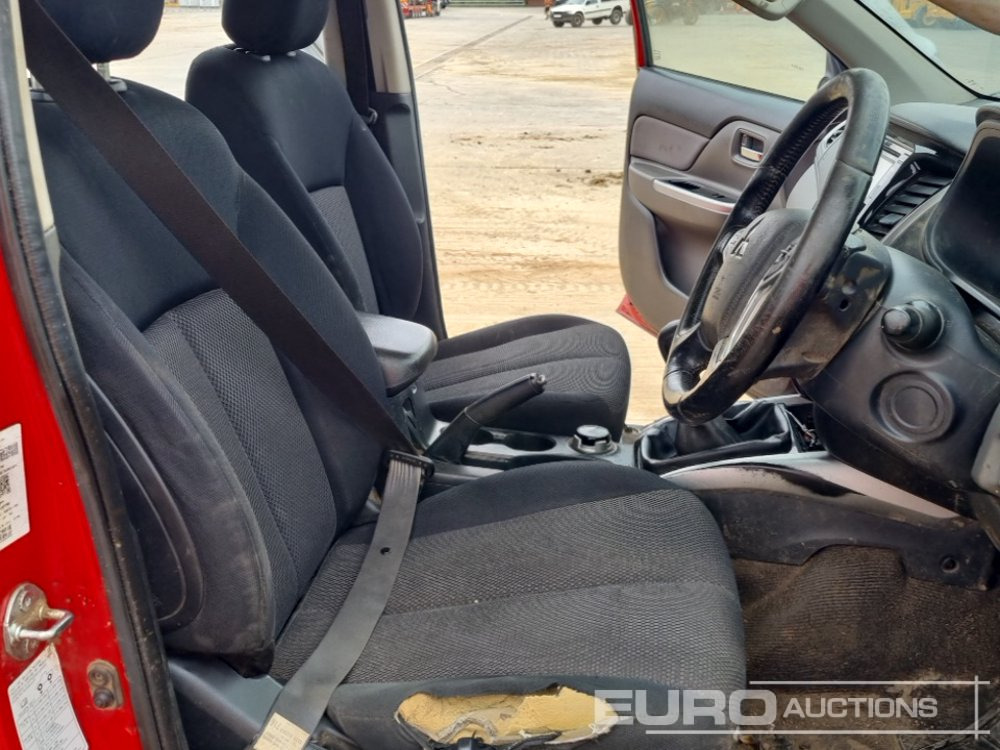 טנדר 2019 Mitsubishi L200: תמונה 23