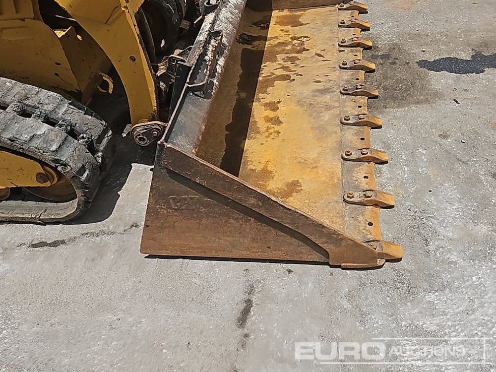 מעמיס היגוי החלקה 2021 CAT 249D3: תמונה 14