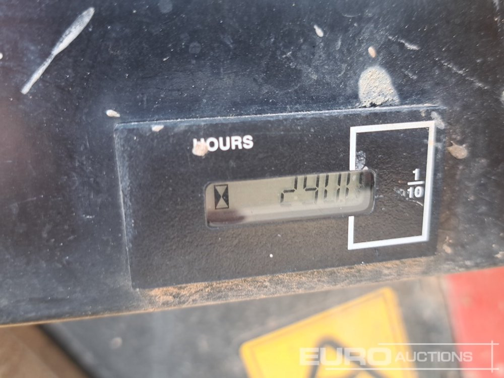 מסיר פסולת זוחל 2021 JCB HTD05: תמונה 19