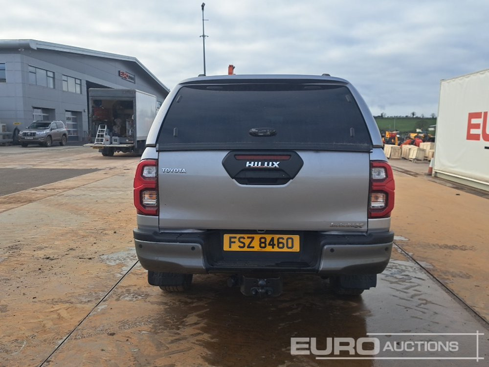 2022 Toyota Hilux Invincible X - טנדר: תמונה 4 2022 Toyota Hilux Invincible X - טנדר: תמונה 4