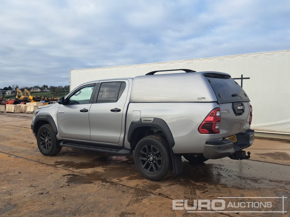 2022 Toyota Hilux Invincible X - טנדר: תמונה 3 2022 Toyota Hilux Invincible X - טנדר: תמונה 3
