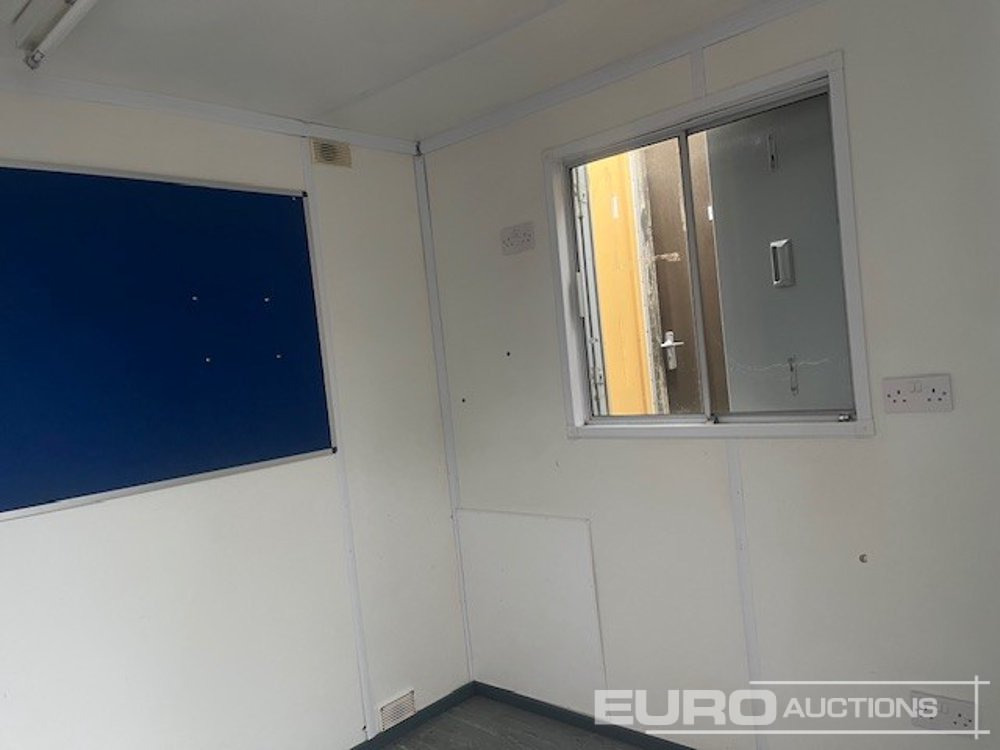 20ft 50/50 Office / Store (Selling offsite - Rodington, Shropshire) (Cannot Be Reconsigned) - מכולת משלוח: תמונה 4 20ft 50/50 Office / Store (Selling offsite - Rodington, Shropshire) (Cannot Be Reconsigned) - מכולת משלוח: תמונה 4