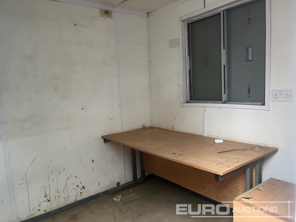 20ft 50/50 Office / Store (Selling offsite - Rodington, Shropshire) (Cannot Be Reconsigned) - מכולת משלוח: תמונה 4 20ft 50/50 Office / Store (Selling offsite - Rodington, Shropshire) (Cannot Be Reconsigned) - מכולת משלוח: תמונה 4