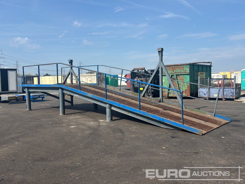 30' x 8' Loading Ramp - רמפת העמסה: תמונה 3 30' x 8' Loading Ramp - רמפת העמסה: תמונה 3