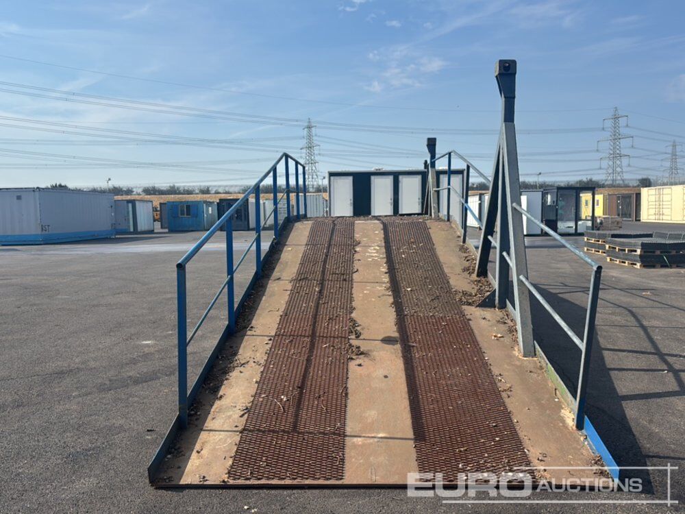 30' x 8' Loading Ramp - רמפת העמסה: תמונה 4 30' x 8' Loading Ramp - רמפת העמסה: תמונה 4