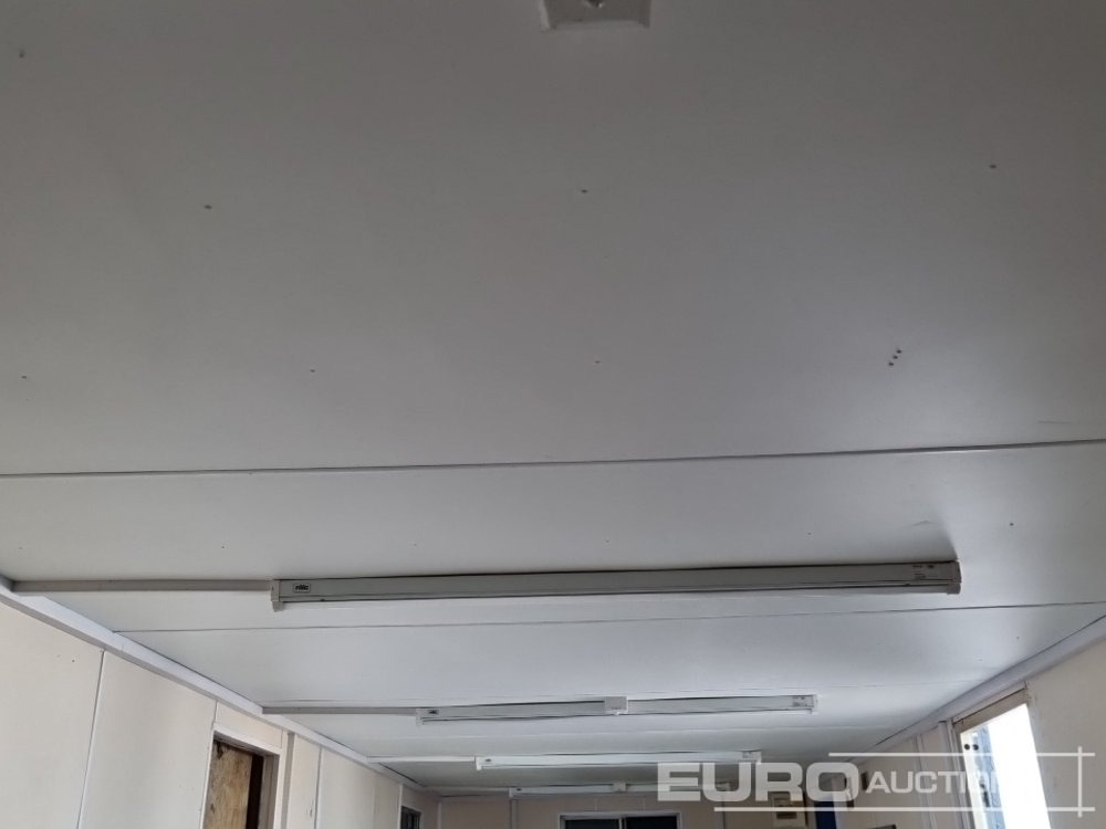 מכולת משלוח 32' x 10' Office: תמונה 13