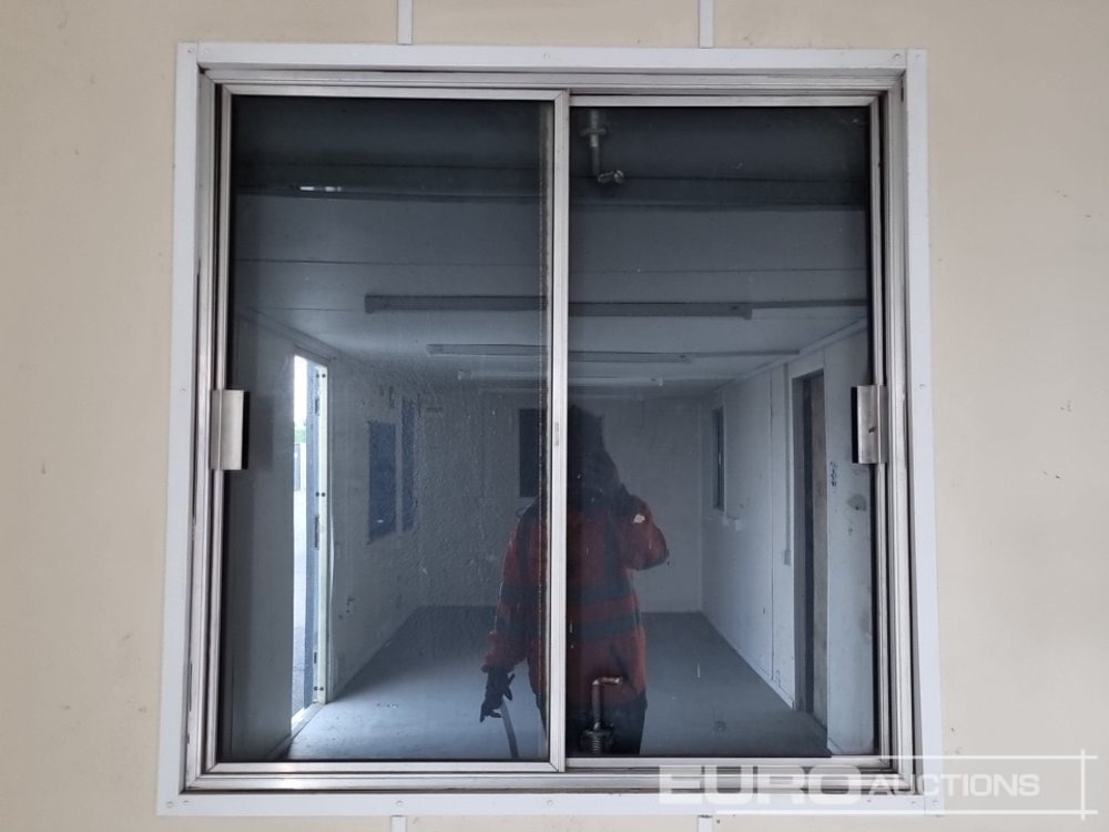 מכולת משלוח 32' x 10' Office: תמונה 19