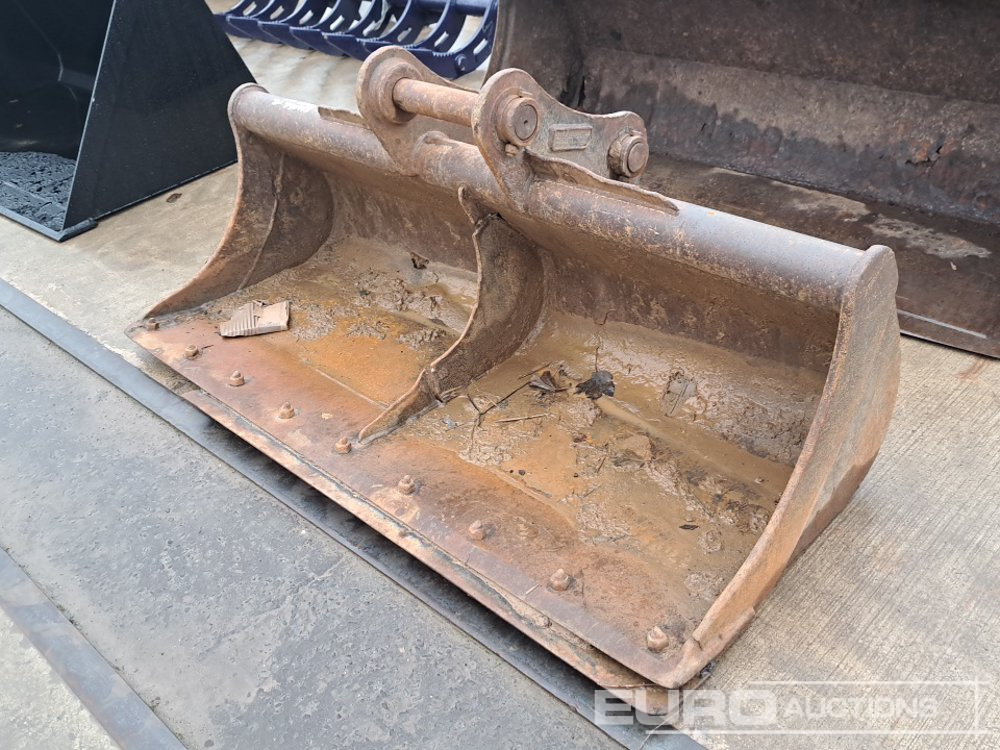 72" Strickland Ditching Bucket 65mm Pin to suit 13 Ton Excavator - דלי: תמונה 1 72" Strickland Ditching Bucket 65mm Pin to suit 13 Ton Excavator - דלי: תמונה 1