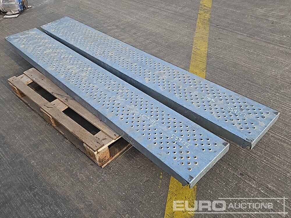8' Loading Ramp (2 of) - ציוד בנייה: תמונה 1 8' Loading Ramp (2 of) - ציוד בנייה: תמונה 1