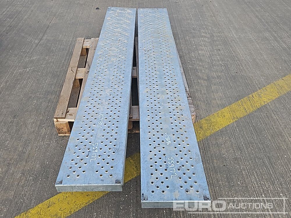 8' Loading Ramp (2 of) - ציוד בנייה: תמונה 2 8' Loading Ramp (2 of) - ציוד בנייה: תמונה 2