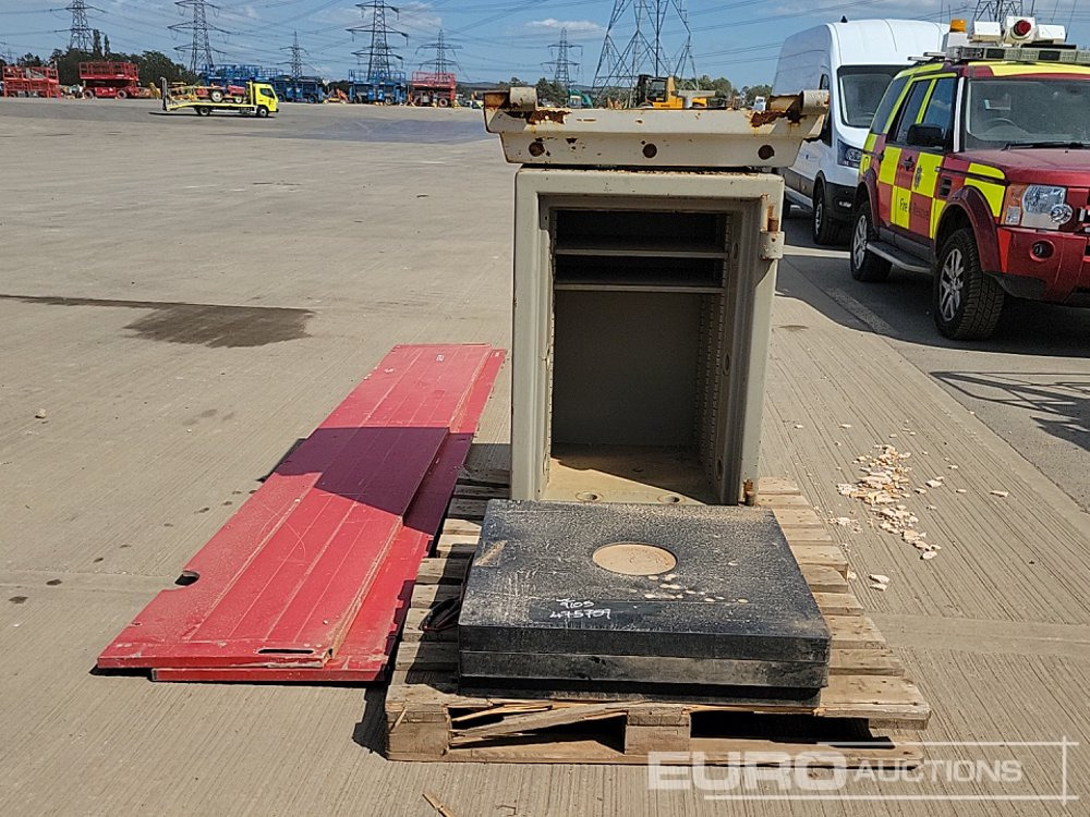 ציוד בנייה Aluminium Dropside Side Panels (2 of), Hiab Outrigger Feet (3 of), Chubb Key Safe: תמונה 8