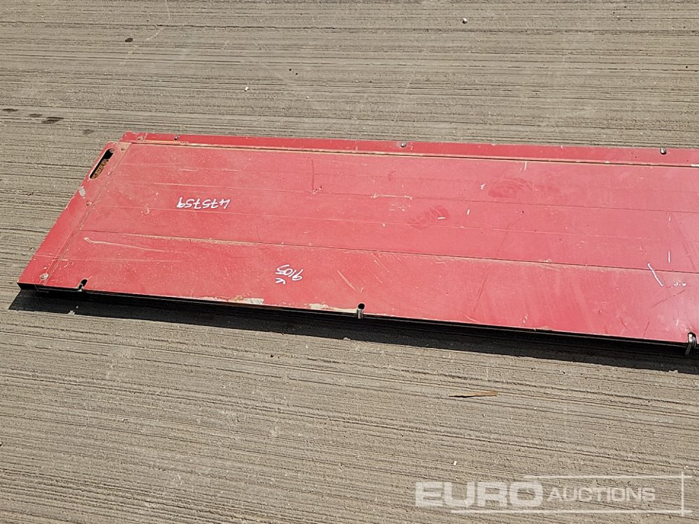 ציוד בנייה Aluminium Dropside Side Panels (2 of), Hiab Outrigger Feet (3 of), Chubb Key Safe: תמונה 14