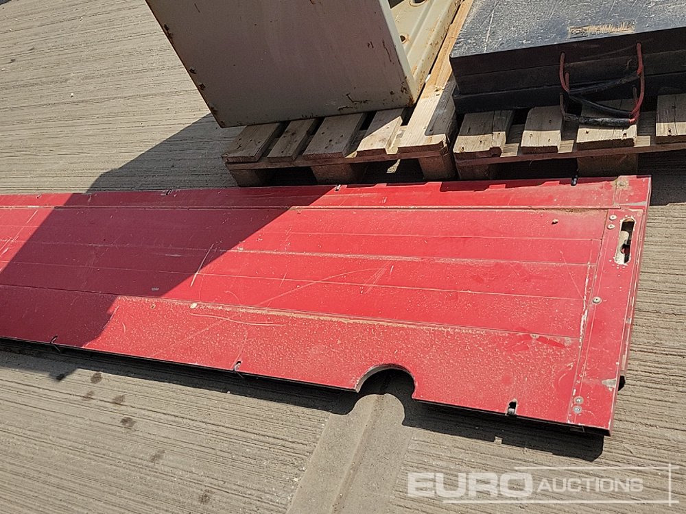 ציוד בנייה Aluminium Dropside Side Panels (2 of), Hiab Outrigger Feet (3 of), Chubb Key Safe: תמונה 13