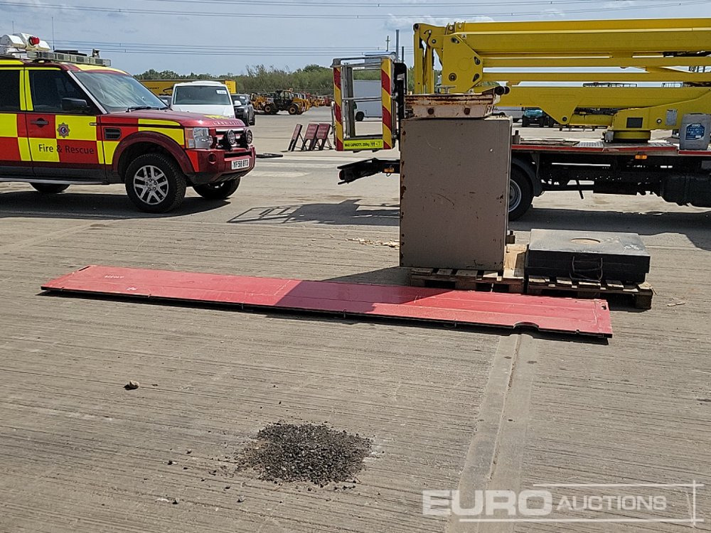 ציוד בנייה Aluminium Dropside Side Panels (2 of), Hiab Outrigger Feet (3 of), Chubb Key Safe: תמונה 6