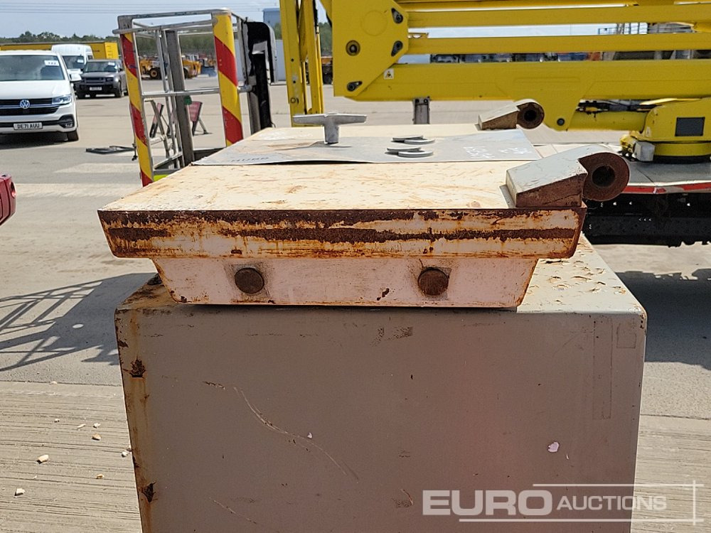 ציוד בנייה Aluminium Dropside Side Panels (2 of), Hiab Outrigger Feet (3 of), Chubb Key Safe: תמונה 21