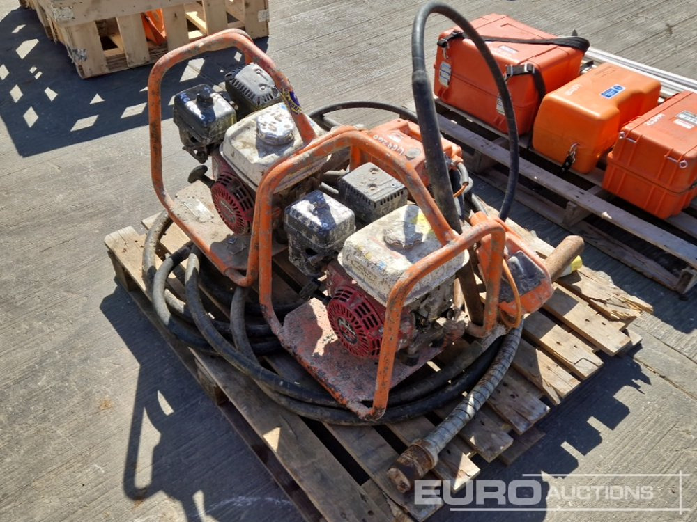 Belle Petrol Vibrating Concrete Poker & Drive (2 of), 110Volt Vibrating Concrete Poker (2 of) - מכונת אספלט: תמונה 5 Belle Petrol Vibrating Concrete Poker & Drive (2 of), 110Volt Vibrating Concrete Poker (2 of) - מכונת אספלט: תמונה 5