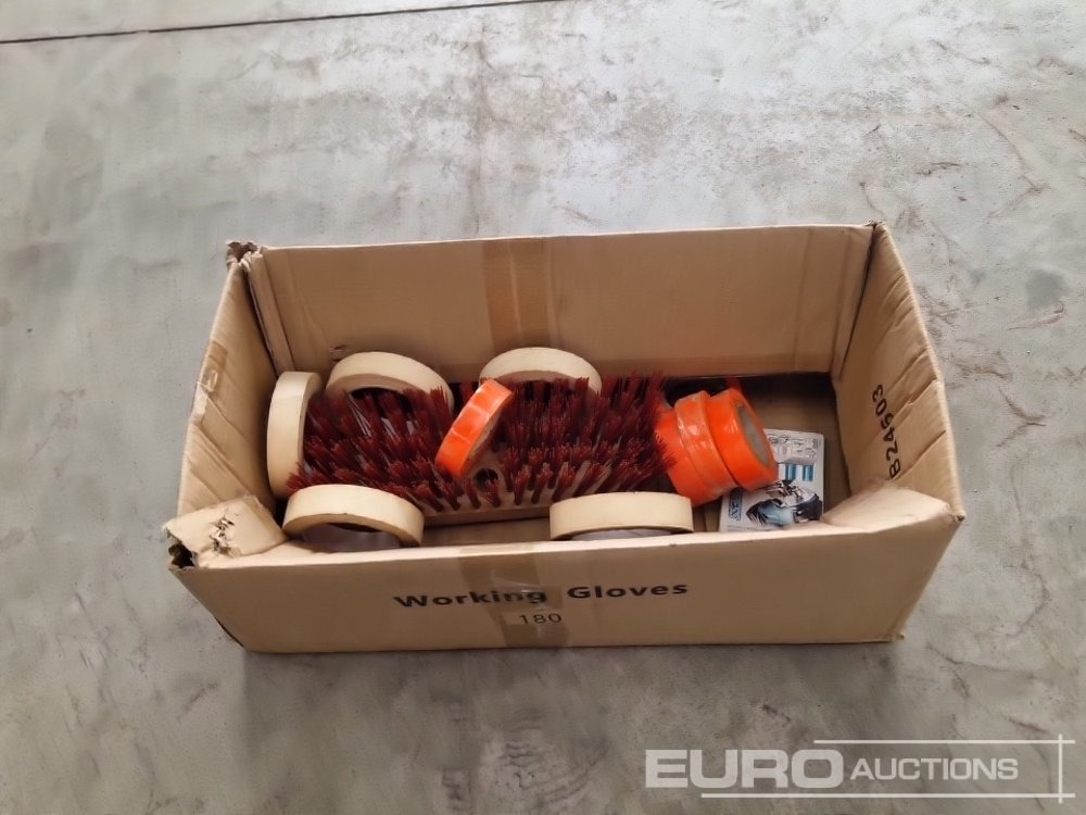Box of Makita Jigsaw Blades, Brush Head, Masking Tape, Insulating Tape - ציוד לסדנאות: תמונה 4 Box of Makita Jigsaw Blades, Brush Head, Masking Tape, Insulating Tape - ציוד לסדנאות: תמונה 4
