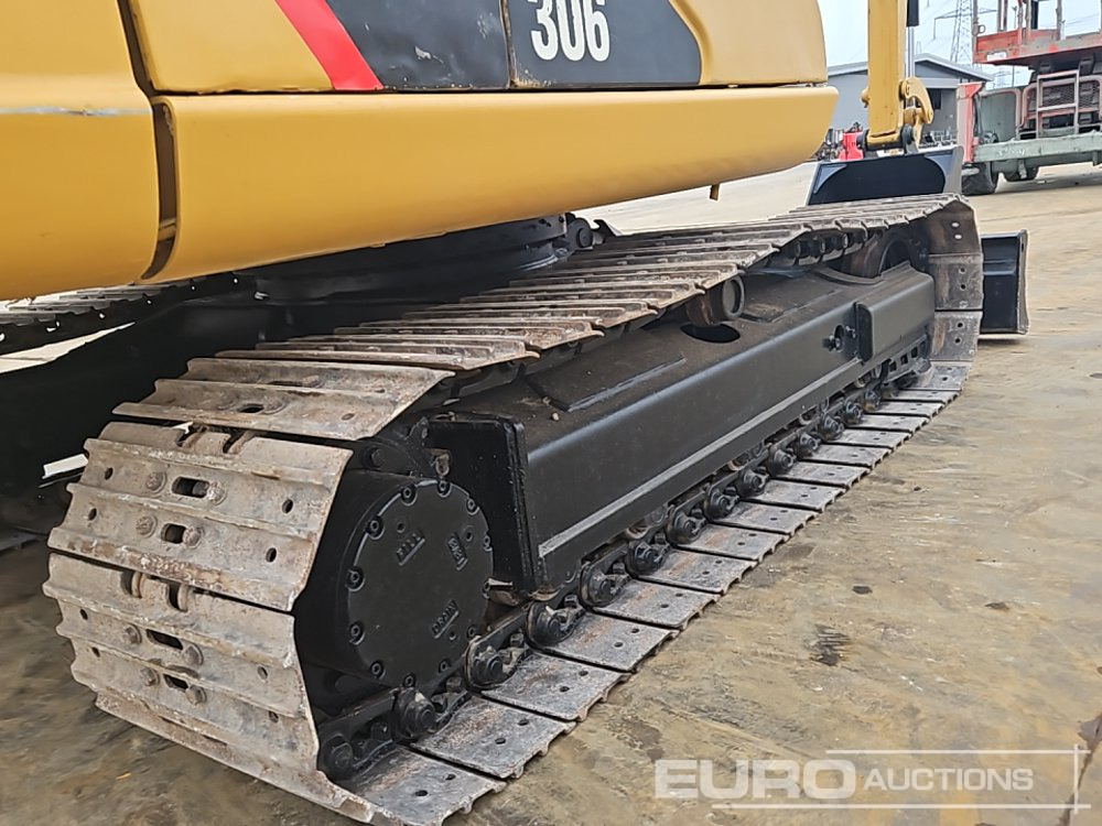 מיני מחפר CAT 306: תמונה 13