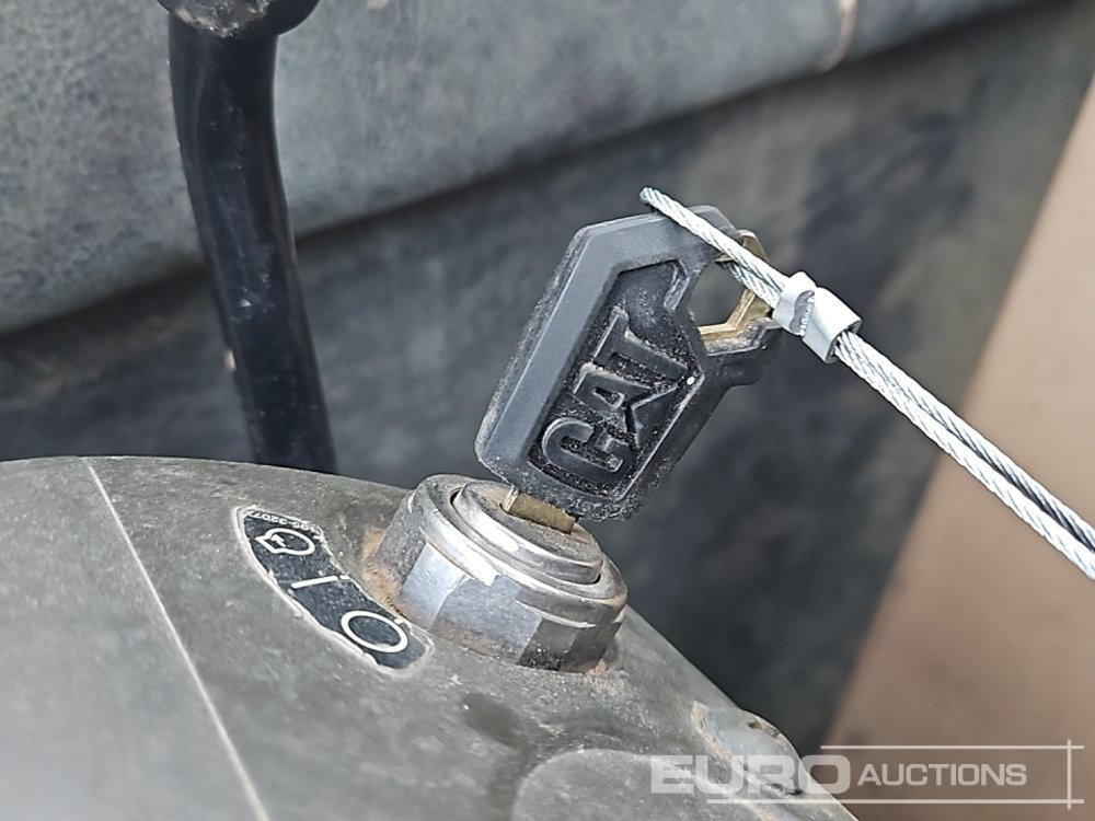 מיני מחפר CAT 306: תמונה 40