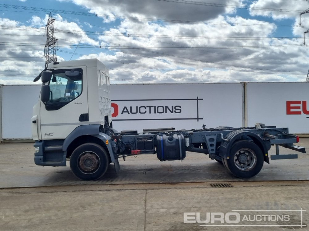 DAF LF220 - משאית עם שלדת תא: תמונה 2 DAF LF220 - משאית עם שלדת תא: תמונה 2
