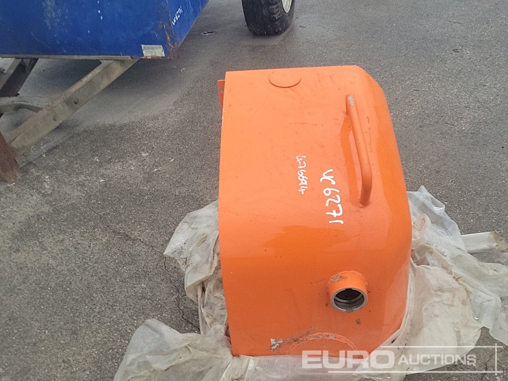 Fuel Tank to suit Excavator - חלקי חילוף: תמונה 4 Fuel Tank to suit Excavator - חלקי חילוף: תמונה 4