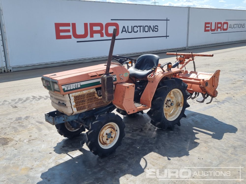 Kubota B1502 - טרקטור קומפקטי: תמונה 1 Kubota B1502 - טרקטור קומפקטי: תמונה 1