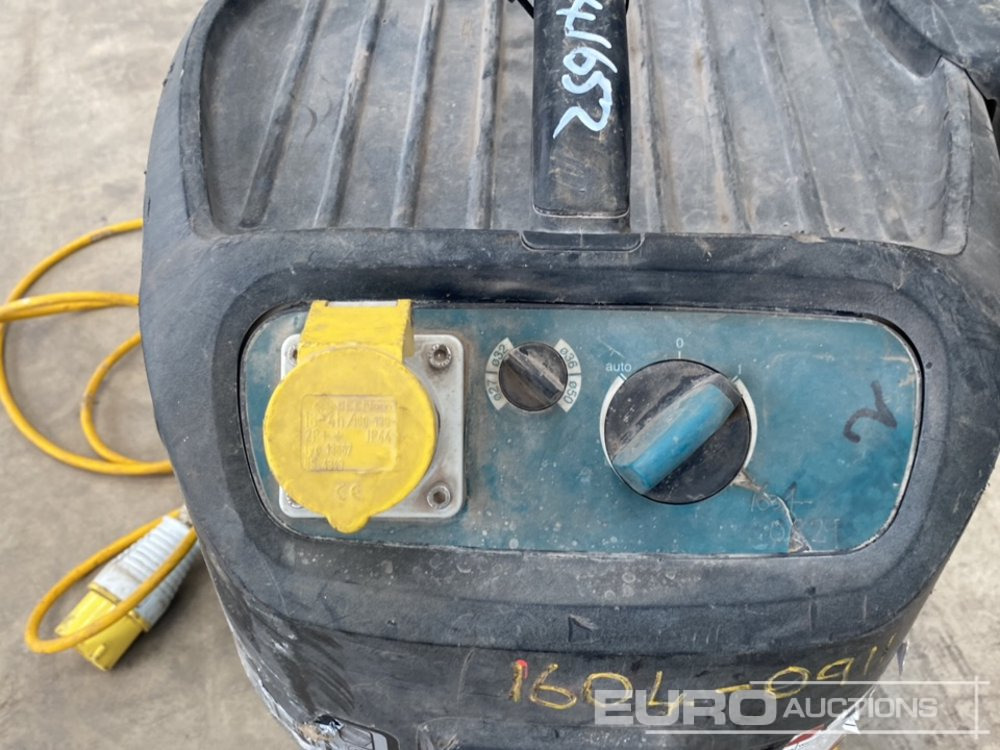 ציוד בנייה Makita 447M 110 Volt Dust Extractor: תמונה 9