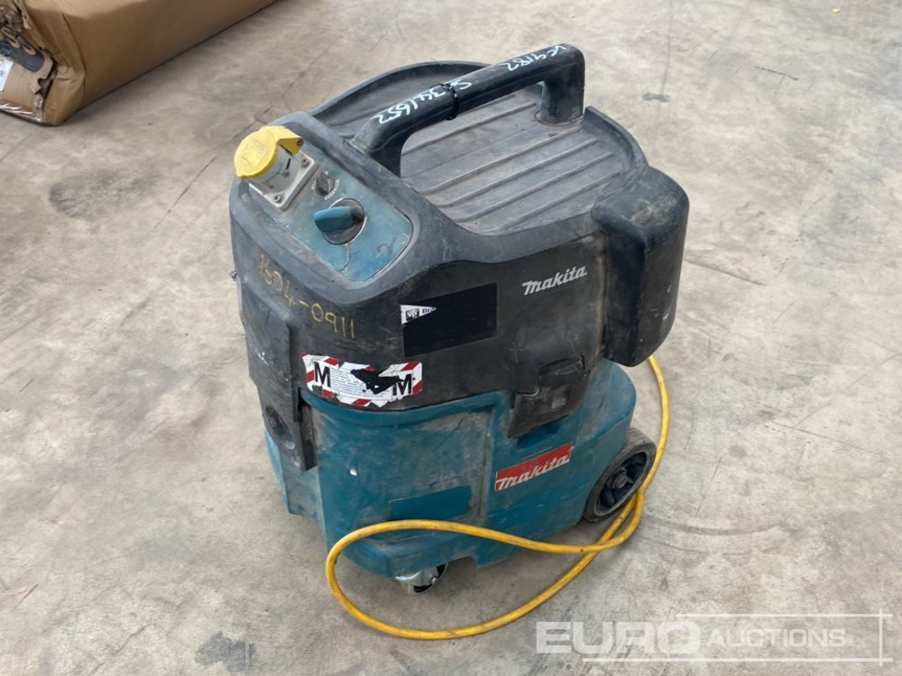 Makita 447M 110 Volt Dust Extractor - ציוד בנייה: תמונה 4 Makita 447M 110 Volt Dust Extractor - ציוד בנייה: תמונה 4