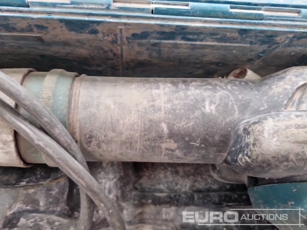 ציוד בנייה Makita HM0871C 110 Volt Hammer Drill/Breaker: תמונה 13